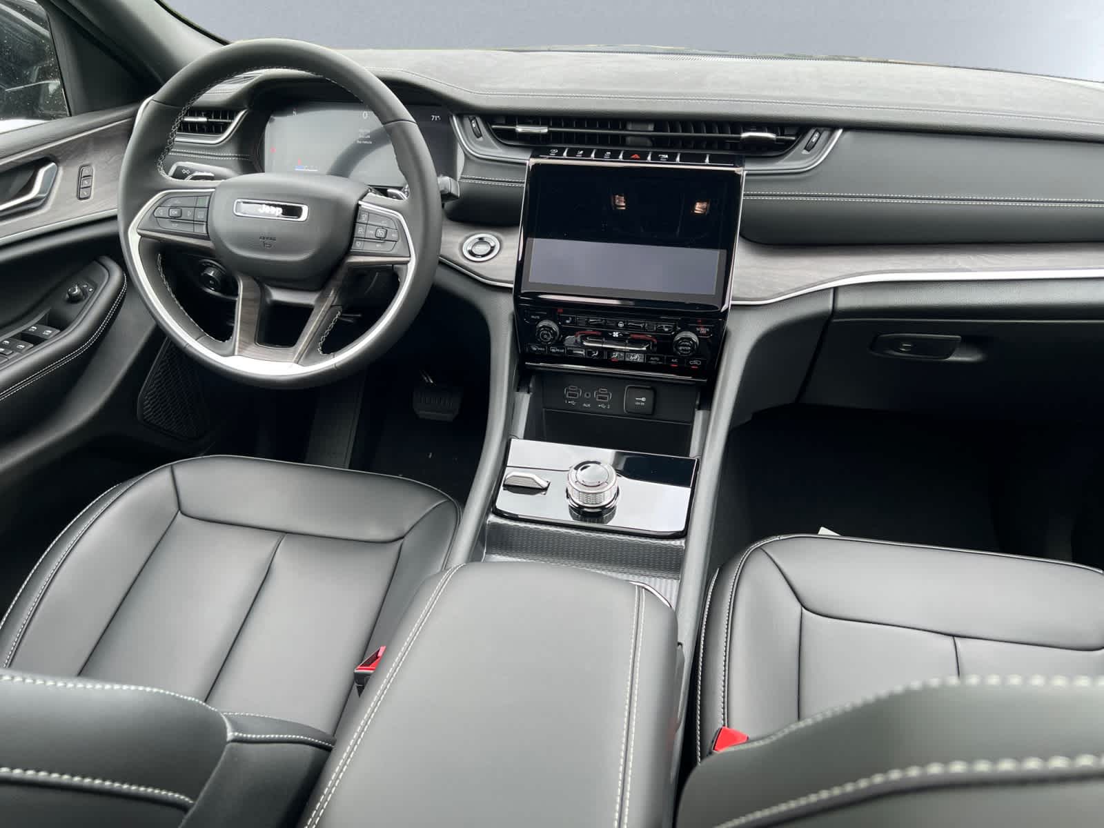 new 2025 Jeep Grand Cherokee car, priced at $50,010