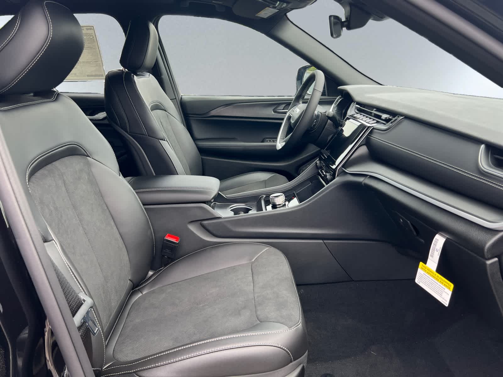 new 2025 Jeep Grand Cherokee car, priced at $46,730