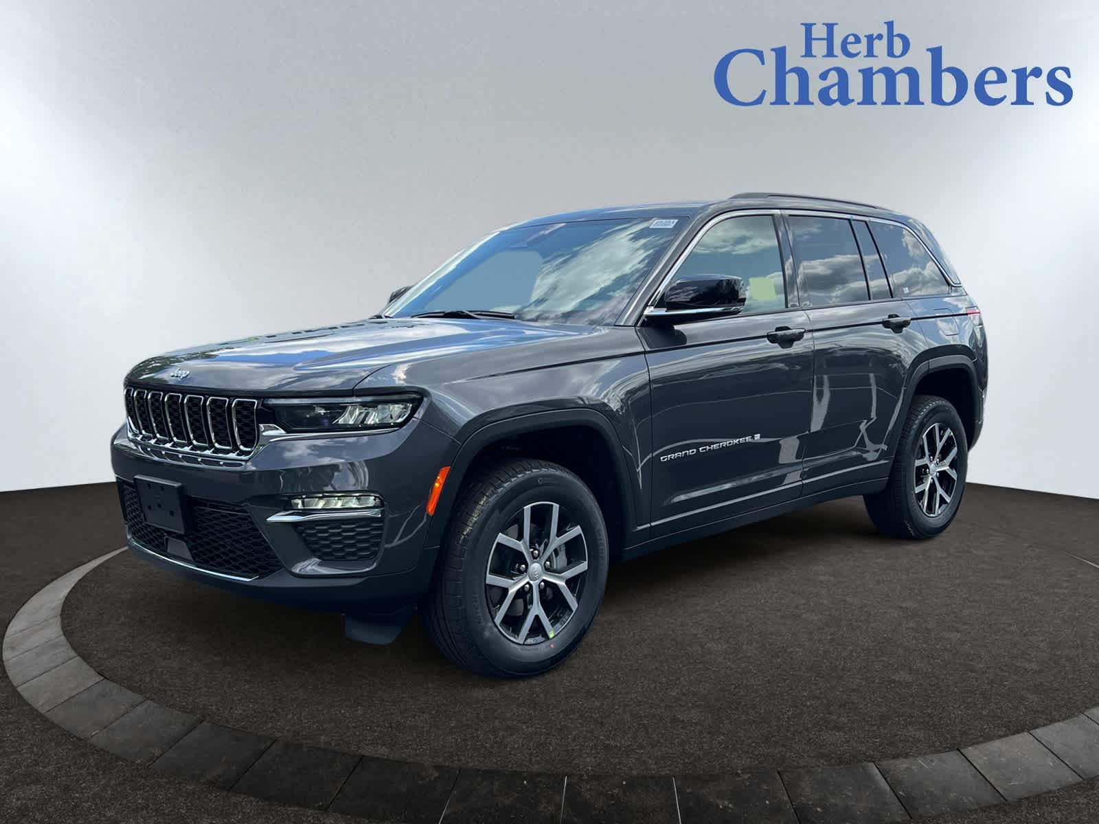 new 2025 Jeep Grand Cherokee car, priced at $48,010