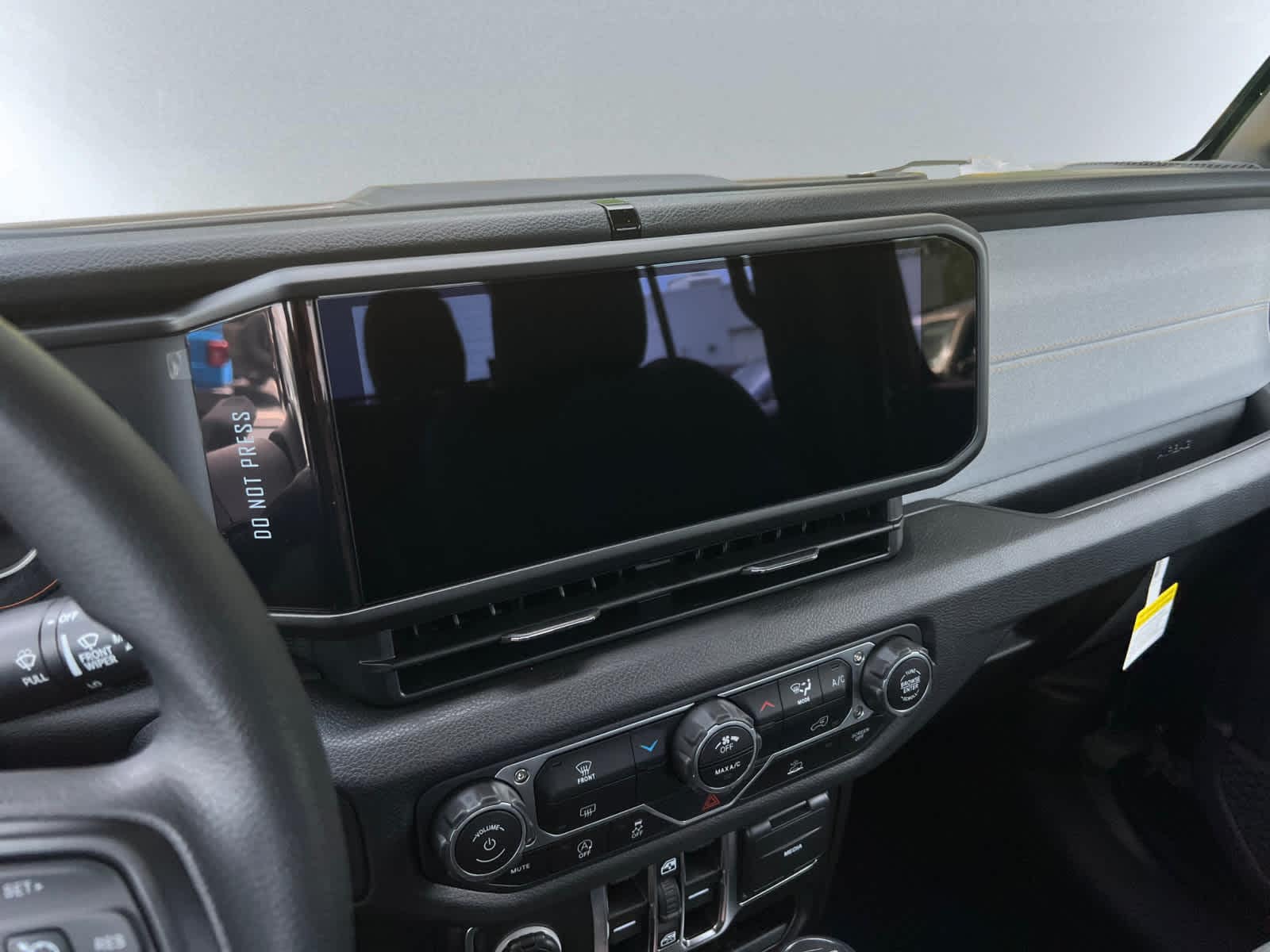 new 2025 Jeep Gladiator car, priced at $45,105