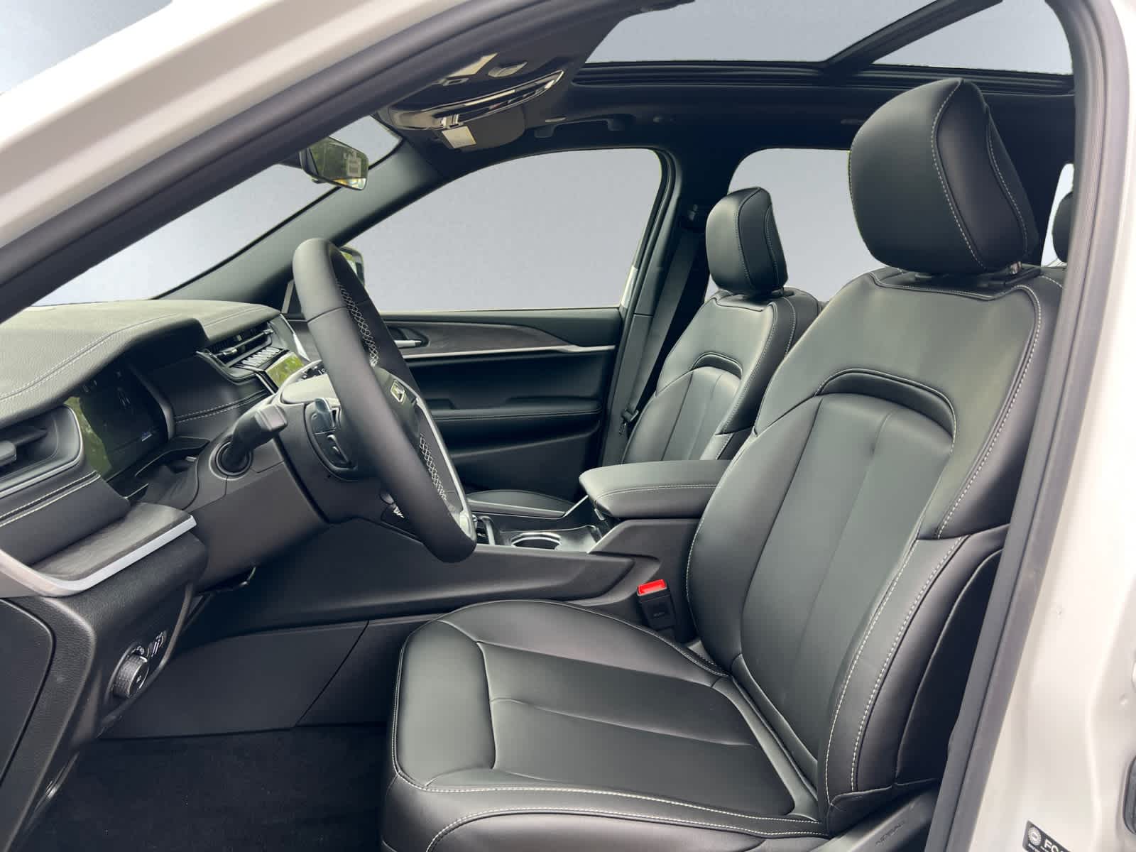 new 2025 Jeep Grand Cherokee car, priced at $52,140