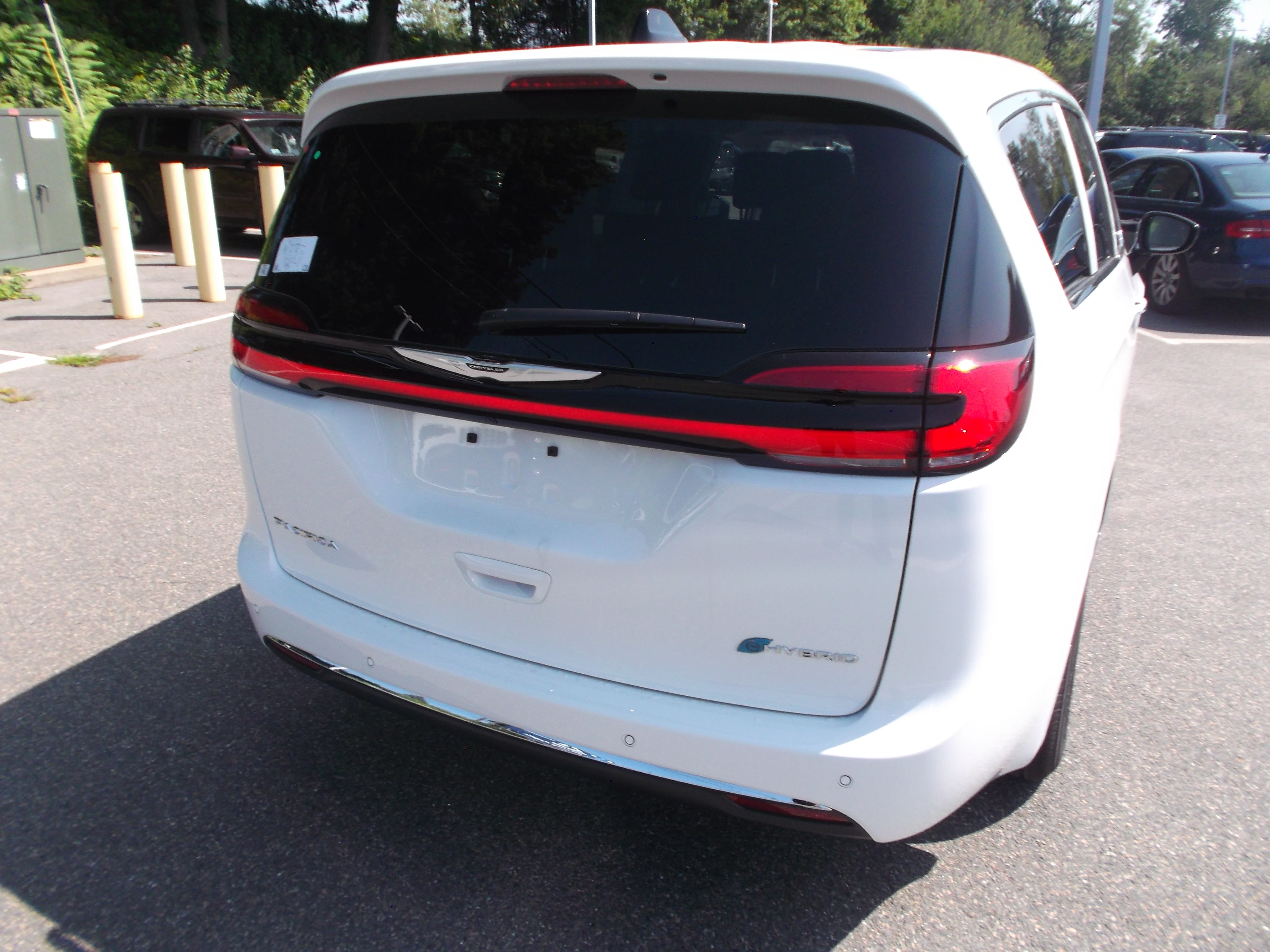 new 2023 Chrysler Pacifica Plug-In Hybrid car, priced at $51,240