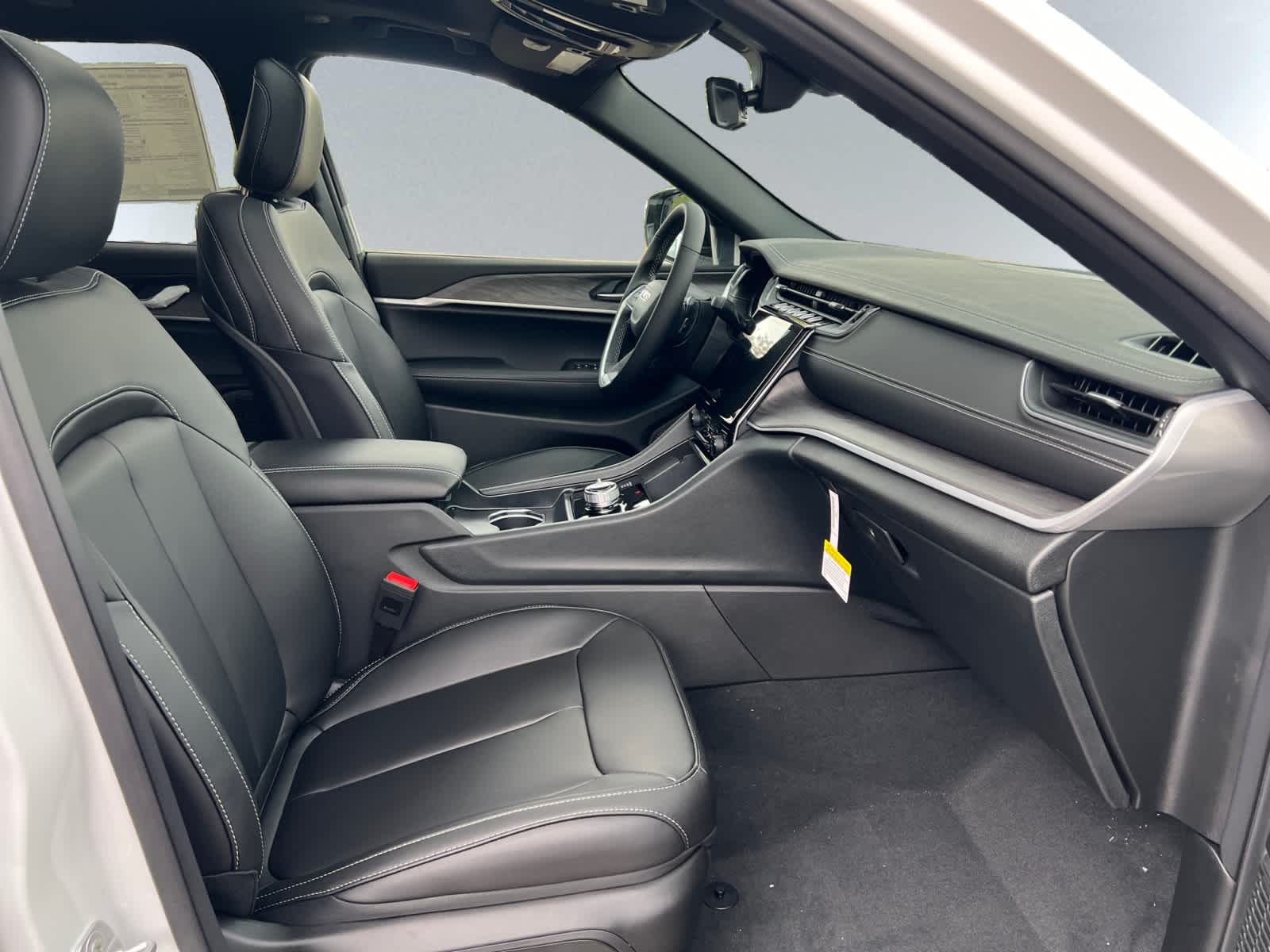 new 2025 Jeep Grand Cherokee car, priced at $49,415