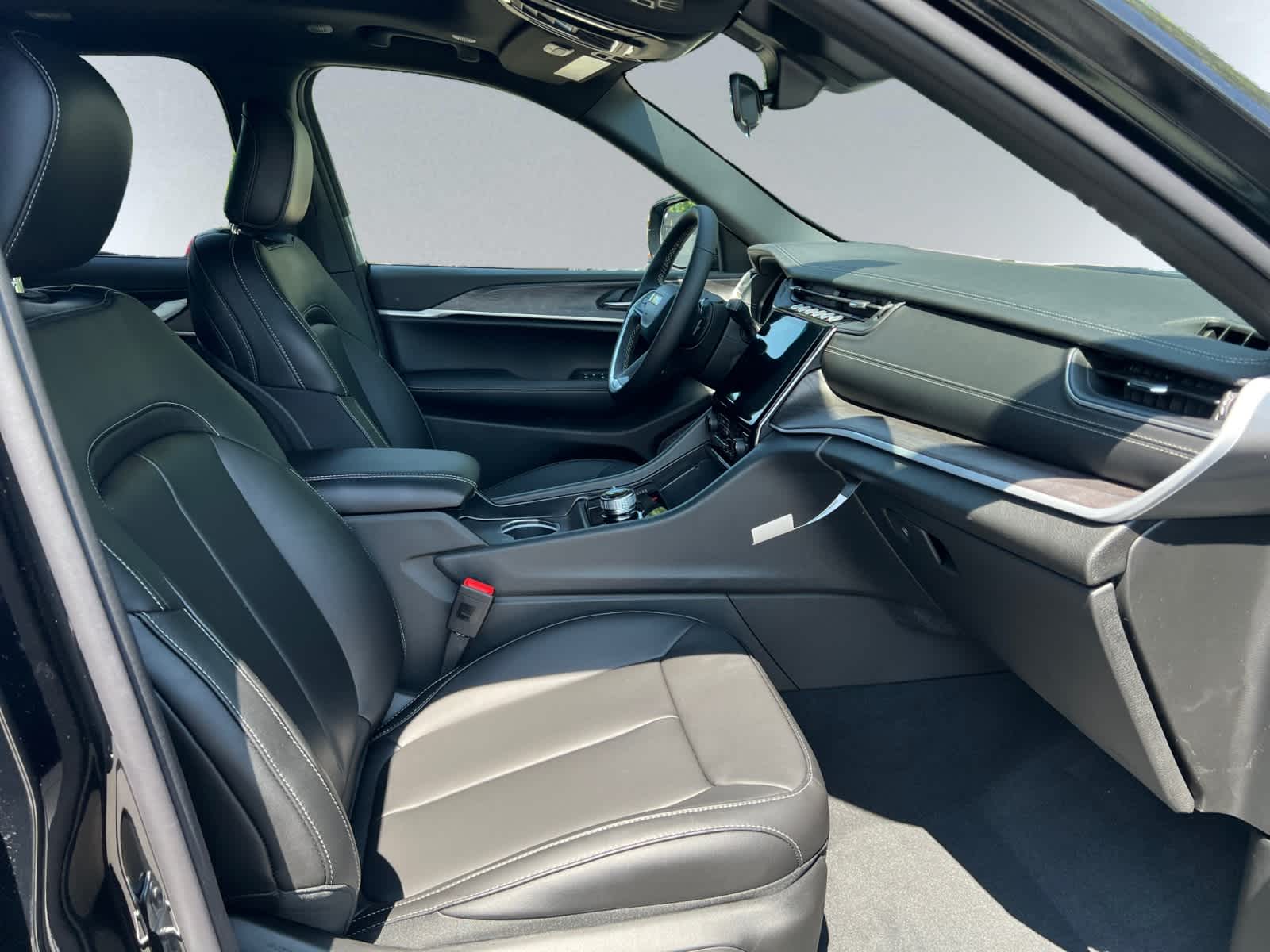 new 2025 Jeep Grand Cherokee car, priced at $49,005