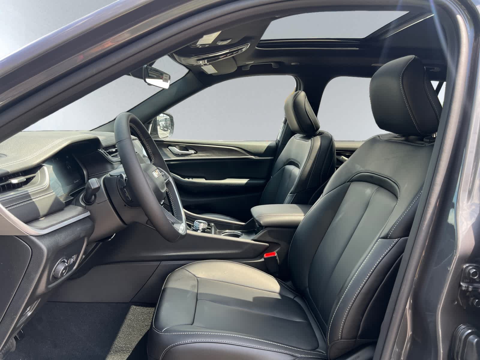 new 2025 Jeep Grand Cherokee car, priced at $50,110