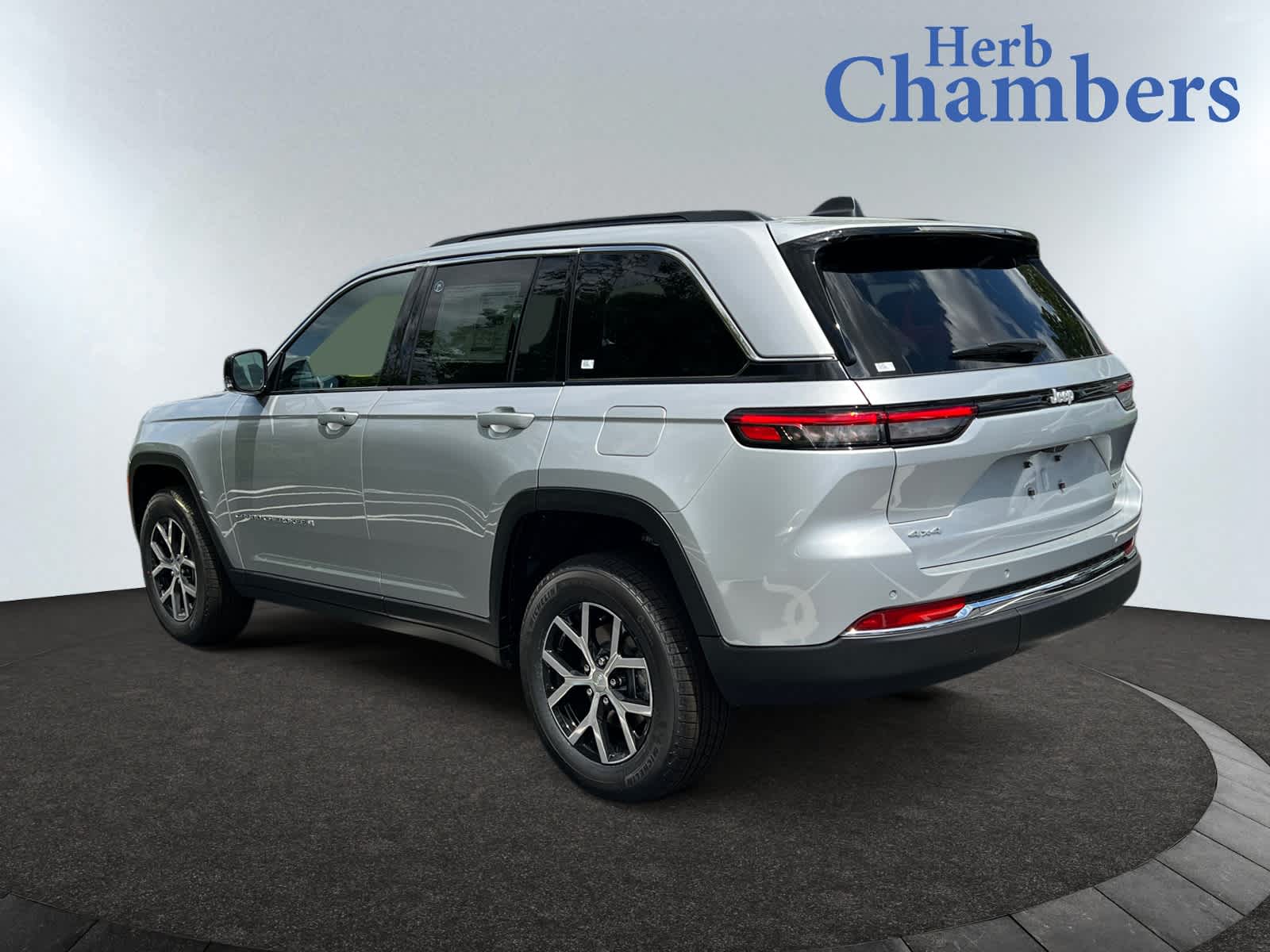new 2025 Jeep Grand Cherokee car, priced at $48,010
