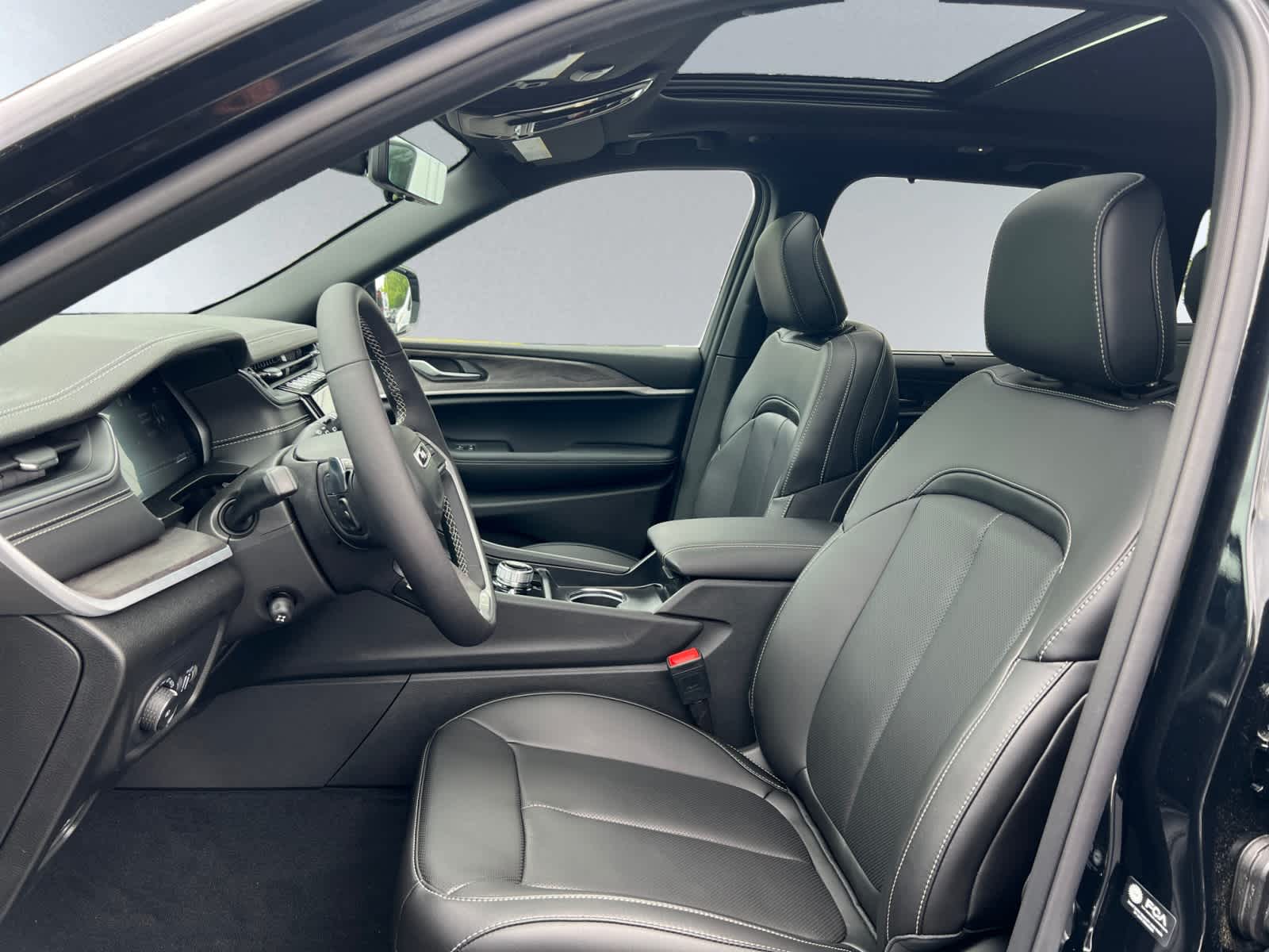 new 2025 Jeep Grand Cherokee car, priced at $50,935