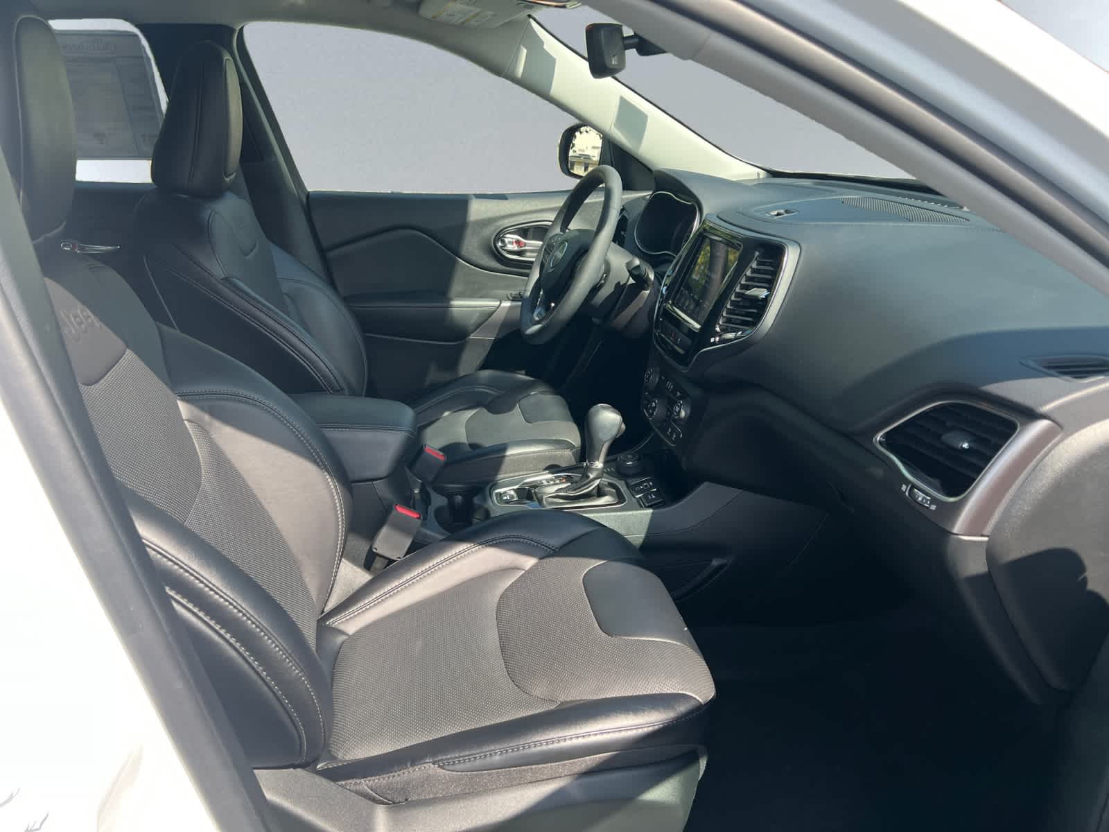 used 2022 Jeep Cherokee car, priced at $29,398