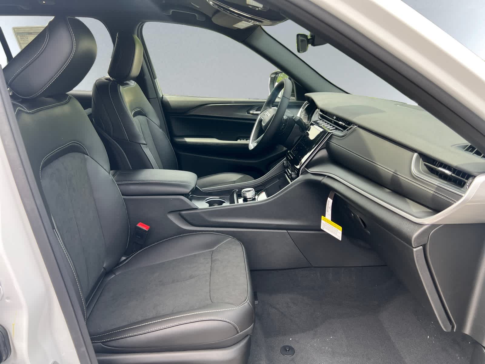 new 2025 Jeep Grand Cherokee car, priced at $45,635