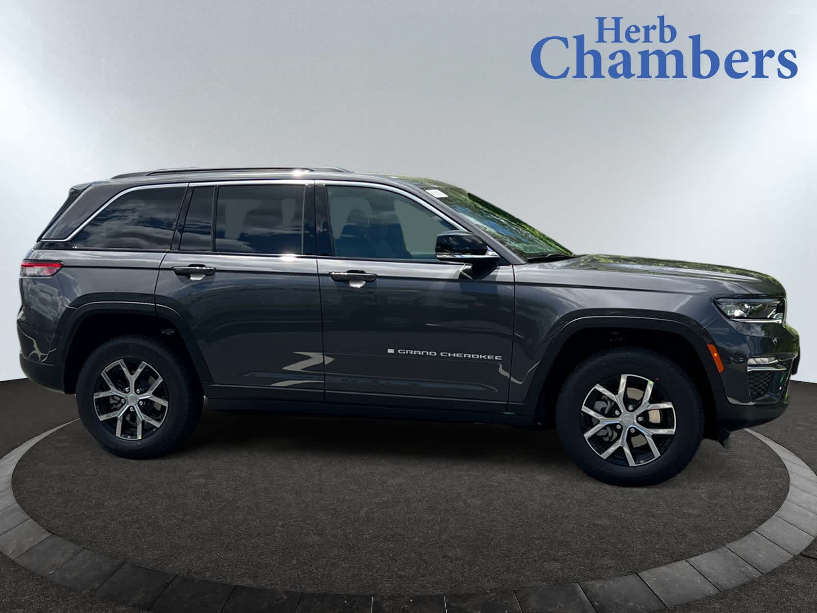 new 2025 Jeep Grand Cherokee car, priced at $48,010
