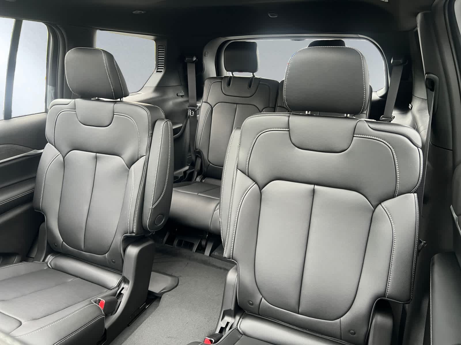 new 2025 Jeep Grand Cherokee car, priced at $49,415