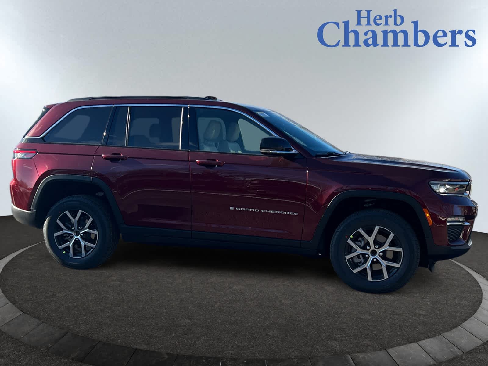 new 2025 Jeep Grand Cherokee car, priced at $48,010