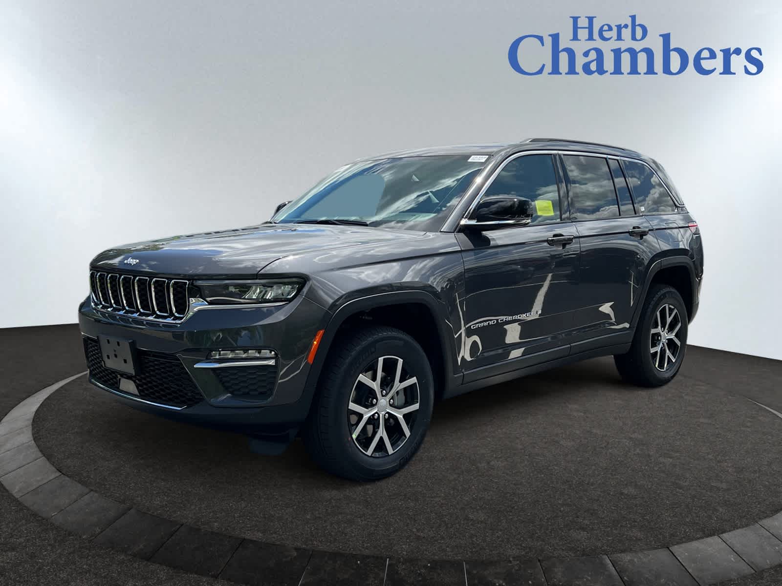 new 2025 Jeep Grand Cherokee car, priced at $48,010
