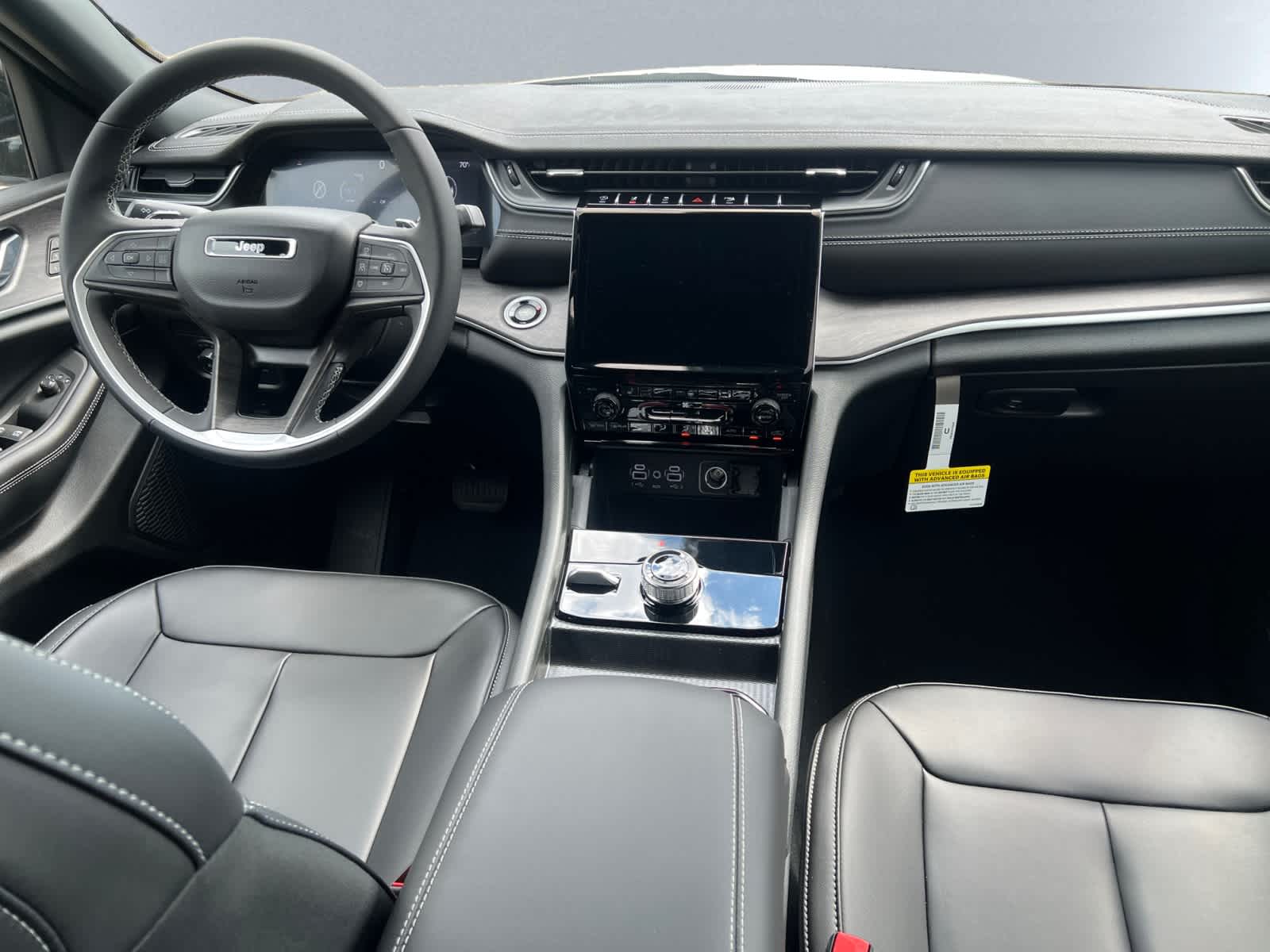 new 2025 Jeep Grand Cherokee car, priced at $52,140