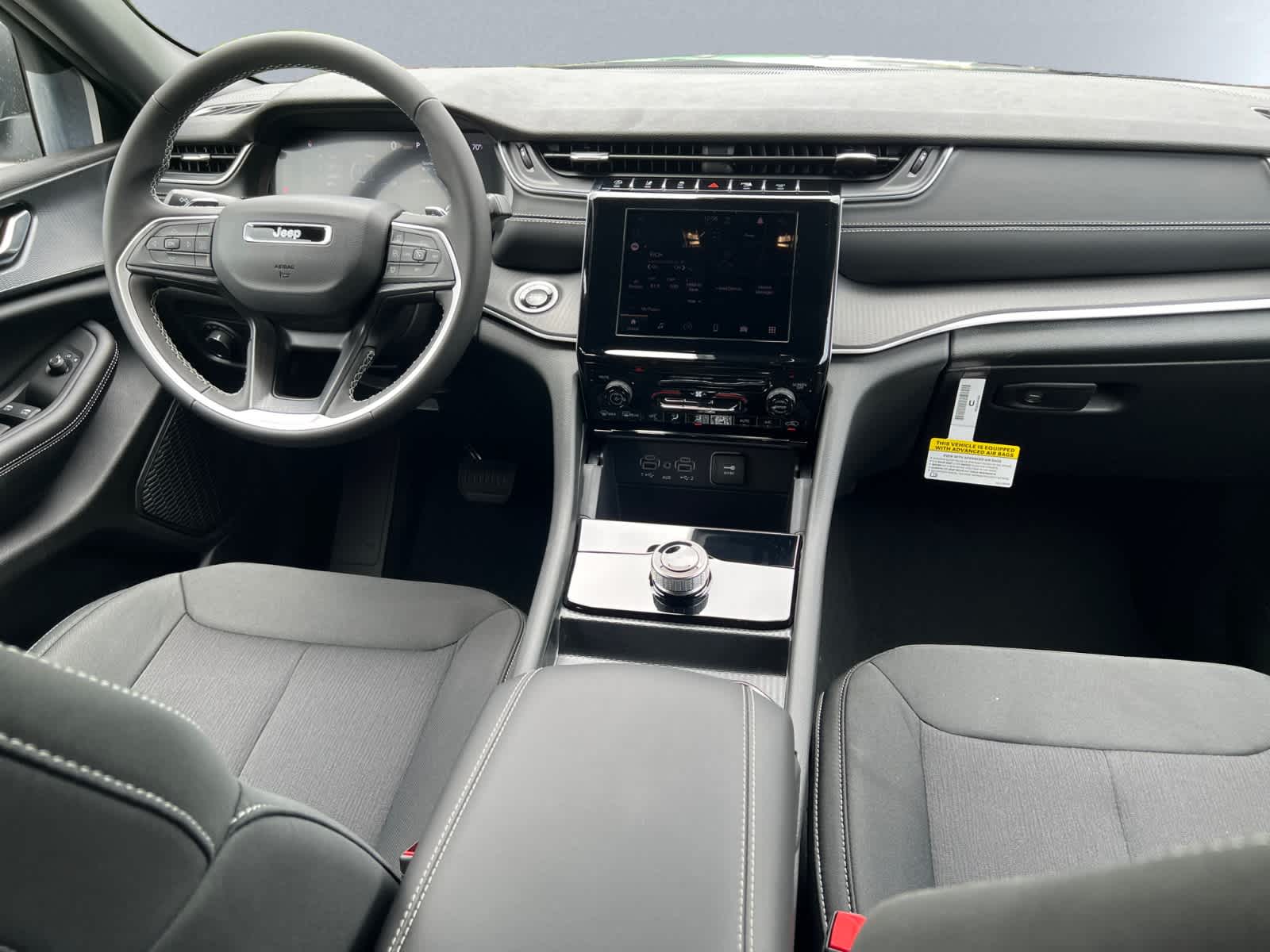 new 2025 Jeep Grand Cherokee car, priced at $42,375
