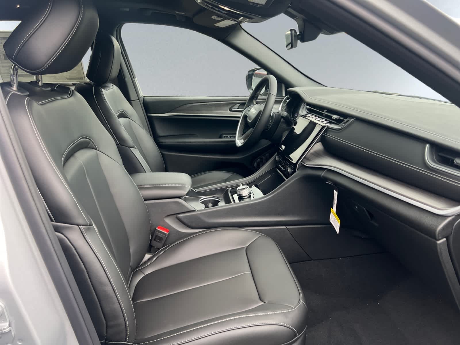 new 2025 Jeep Grand Cherokee car, priced at $48,010