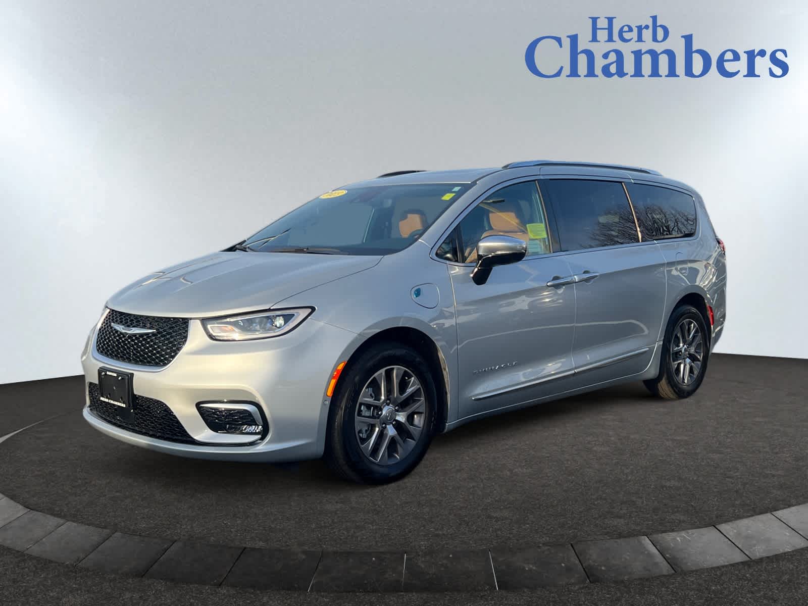 used 2023 Chrysler Pacifica Plug-In Hybrid car, priced at $40,998