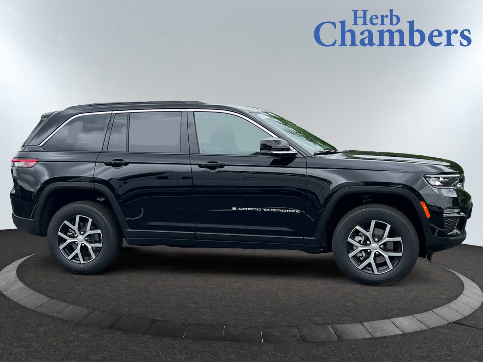 new 2025 Jeep Grand Cherokee car, priced at $50,010
