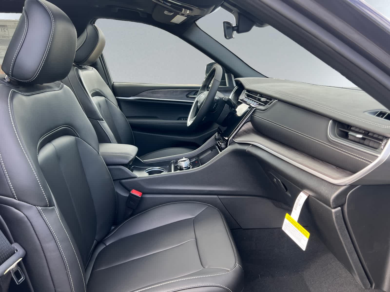 new 2025 Jeep Grand Cherokee car, priced at $50,010