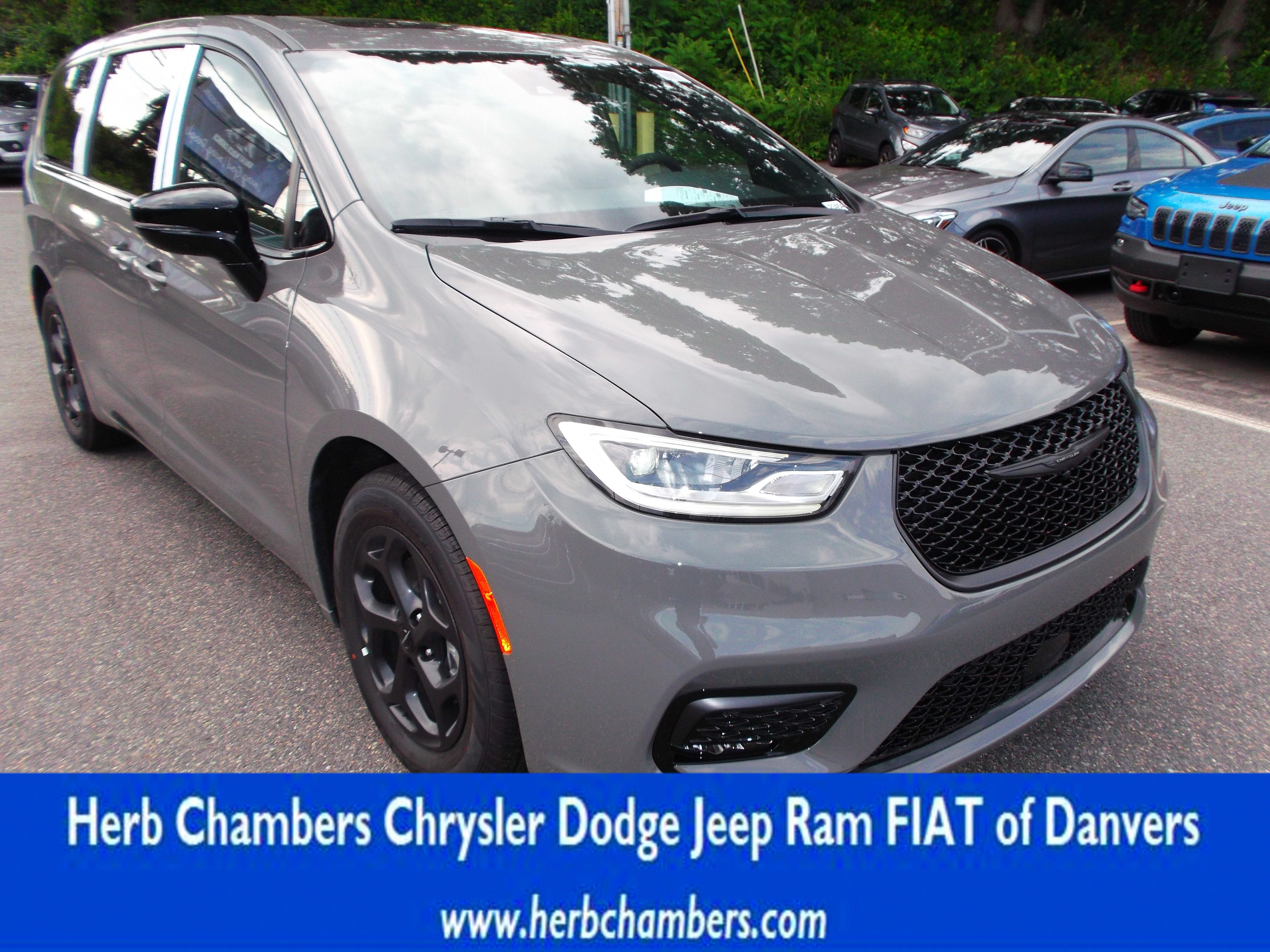 new 2023 Chrysler Pacifica Plug-In Hybrid car, priced at $55,775