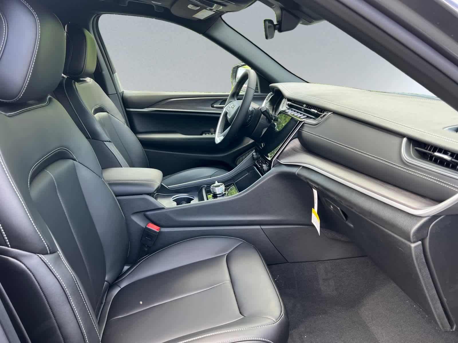 new 2025 Jeep Grand Cherokee car, priced at $48,010
