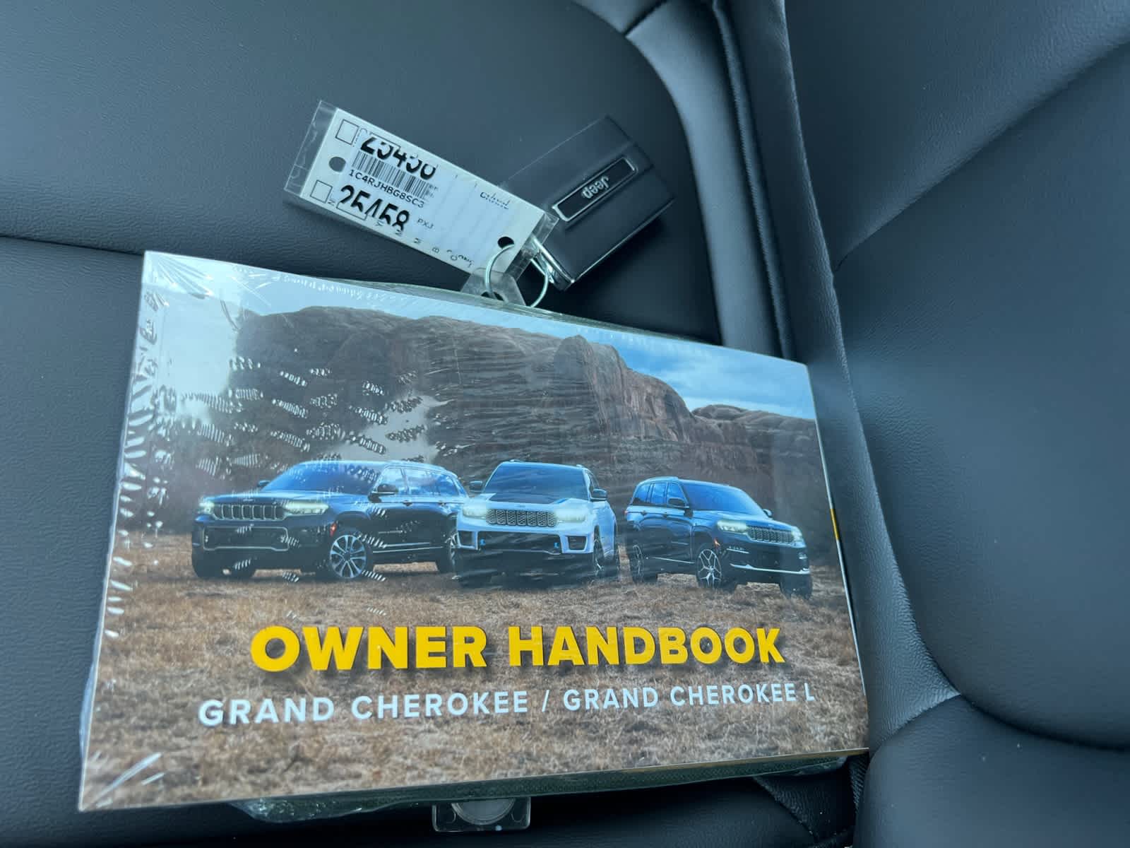 new 2025 Jeep Grand Cherokee car, priced at $49,005