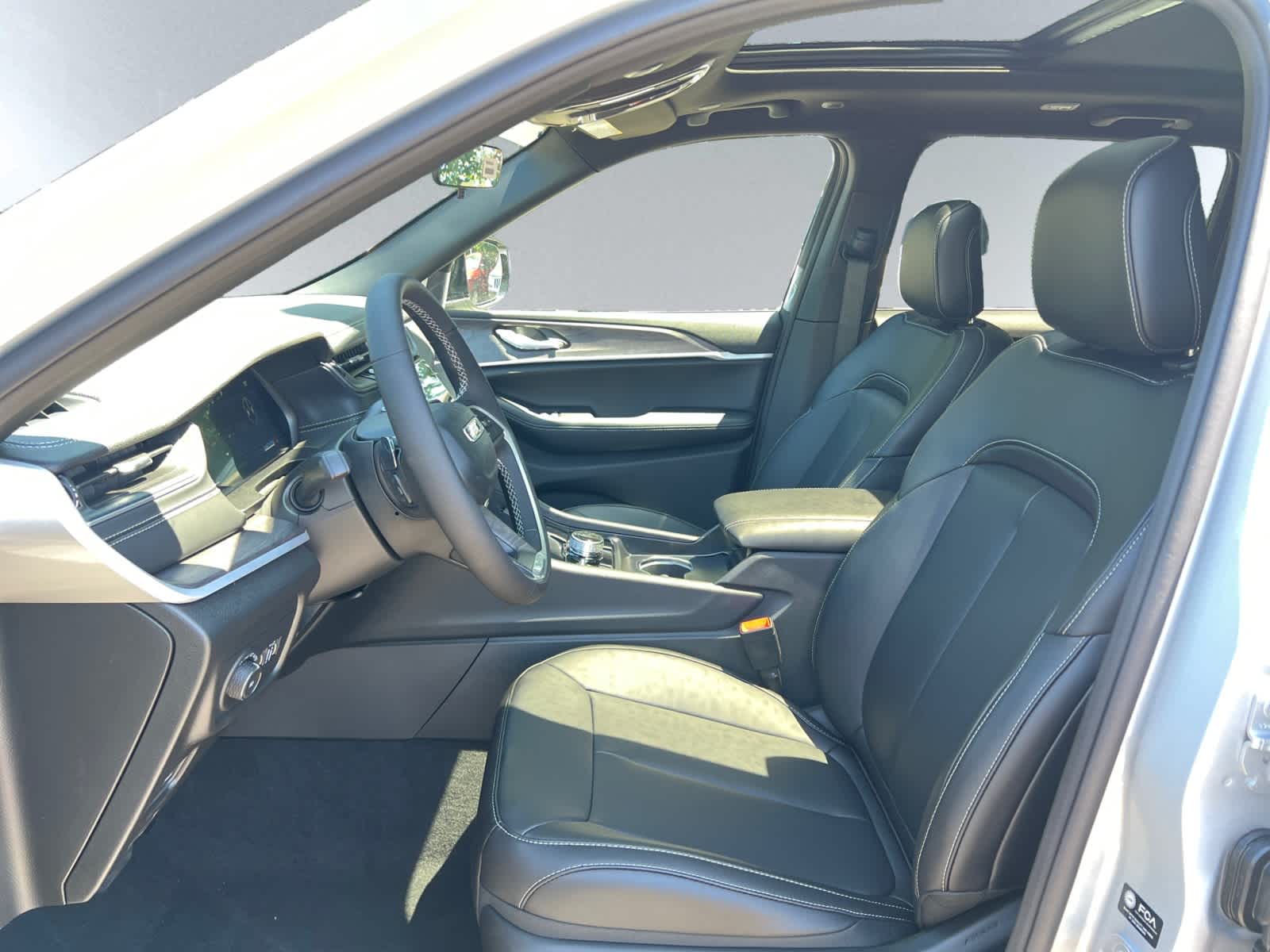 new 2025 Jeep Grand Cherokee car, priced at $49,005