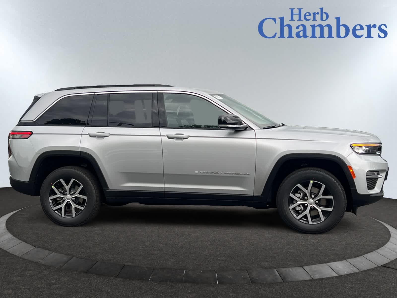 new 2025 Jeep Grand Cherokee car, priced at $48,010