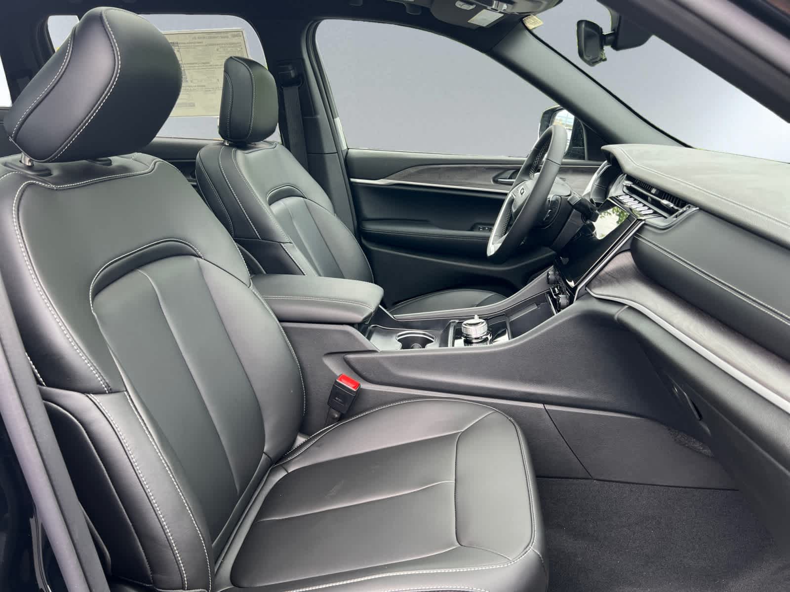 new 2025 Jeep Grand Cherokee car, priced at $50,010