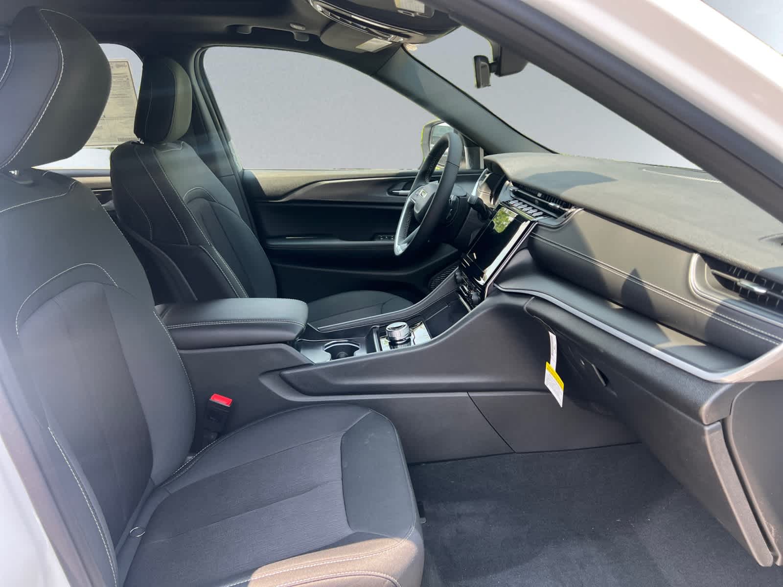 new 2025 Jeep Grand Cherokee car, priced at $41,575
