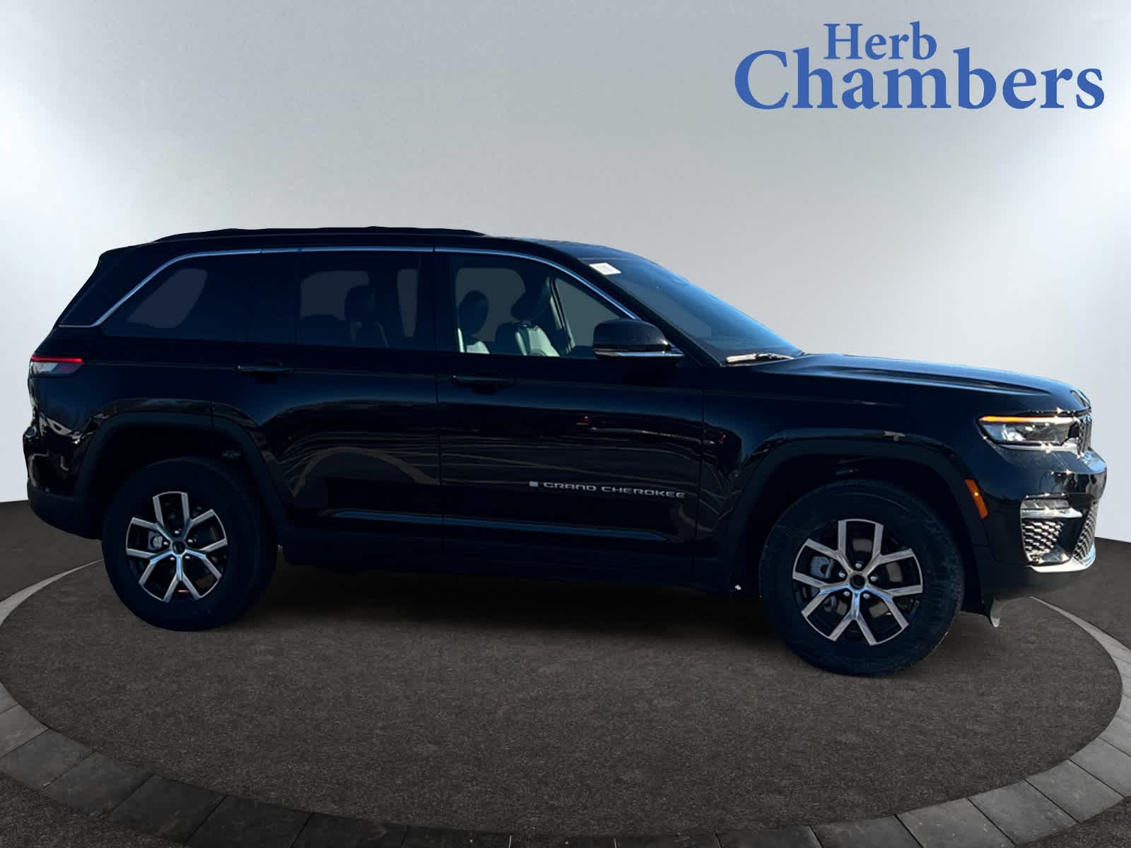 new 2025 Jeep Grand Cherokee car, priced at $48,010