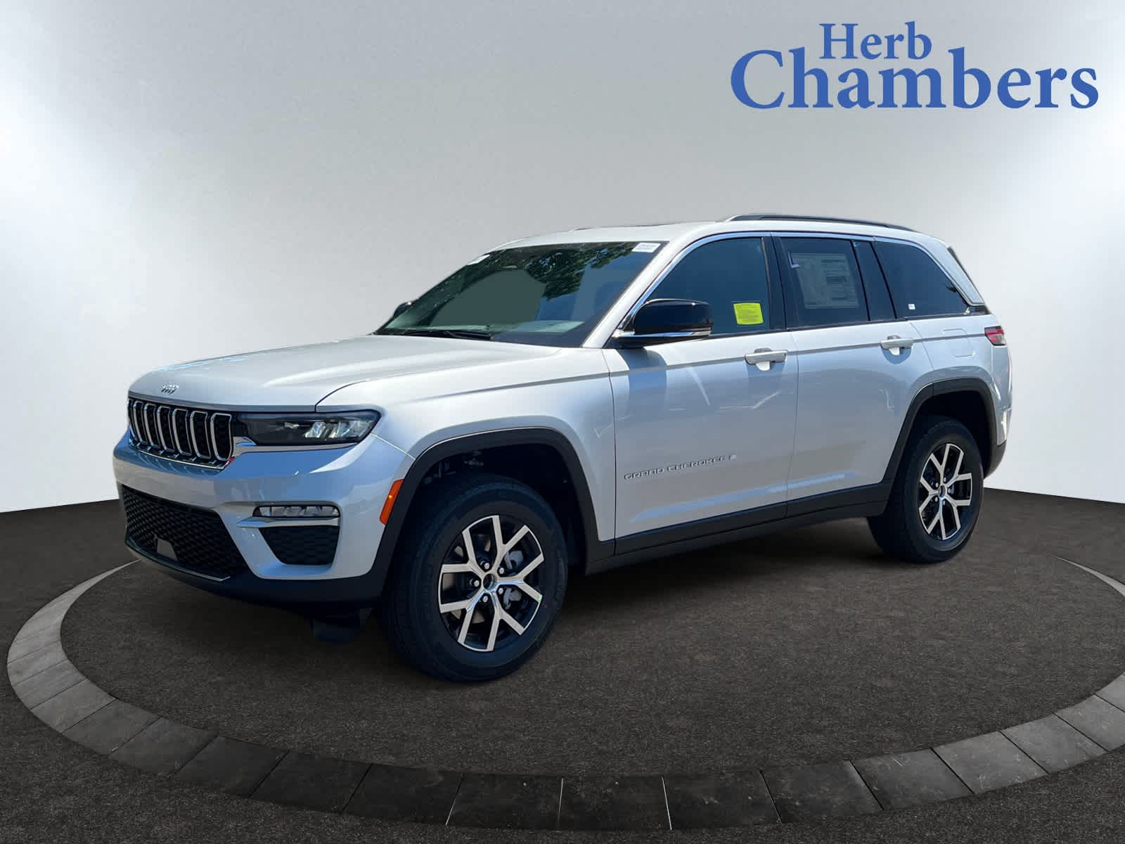 new 2025 Jeep Grand Cherokee car, priced at $49,005