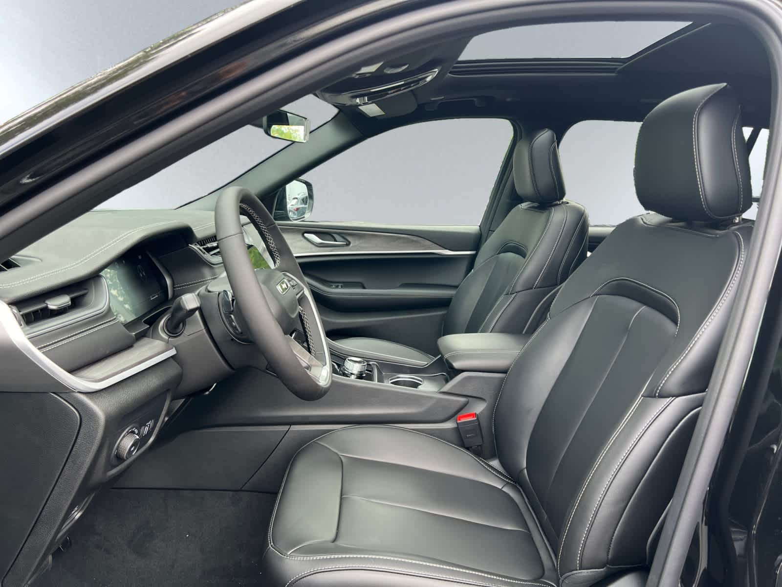 new 2025 Jeep Grand Cherokee car, priced at $50,860