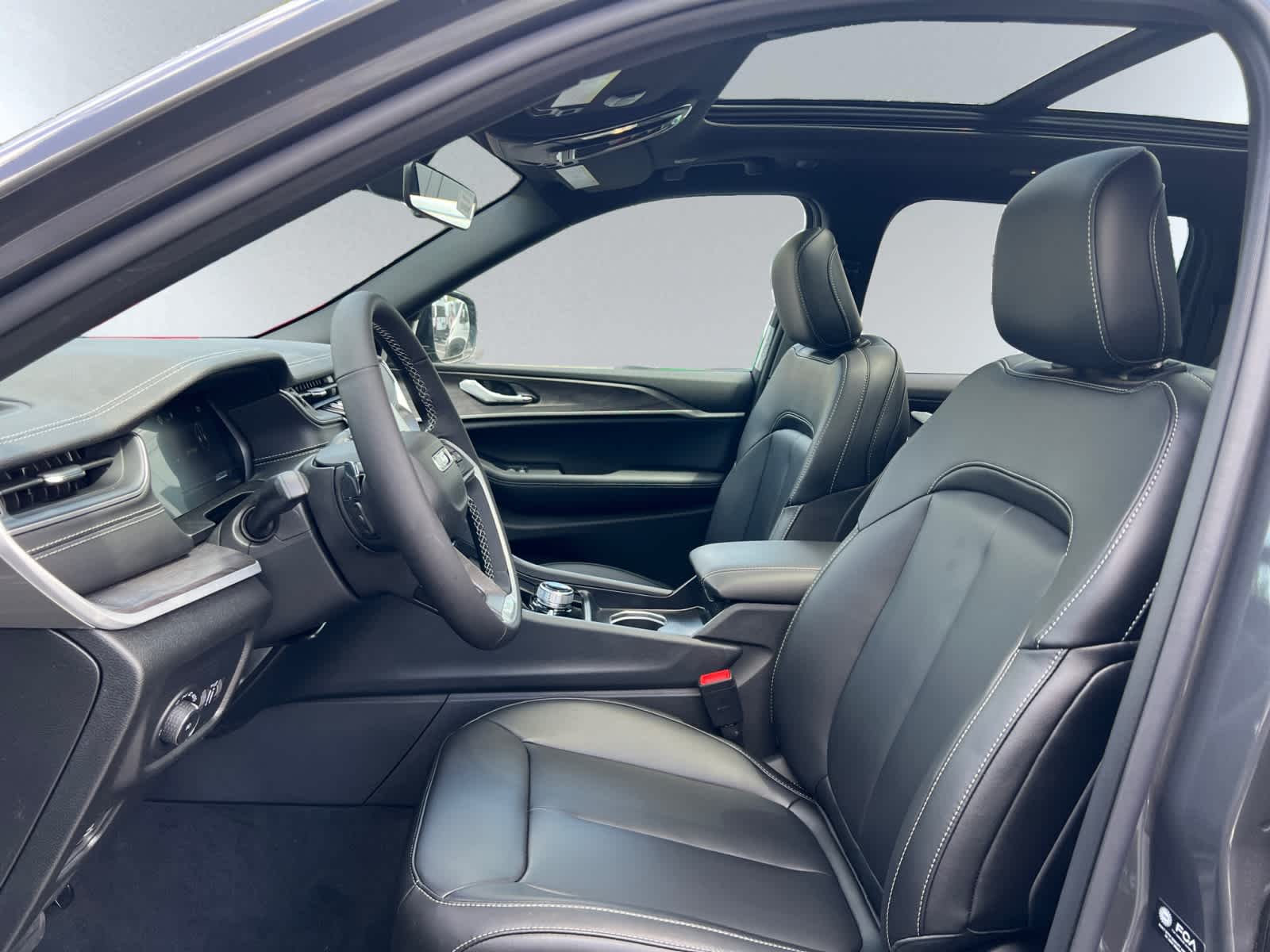 new 2025 Jeep Grand Cherokee car, priced at $48,010