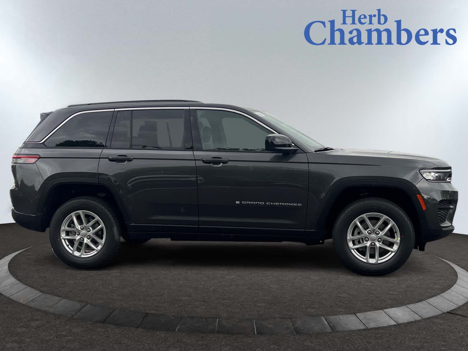 new 2025 Jeep Grand Cherokee car, priced at $42,375