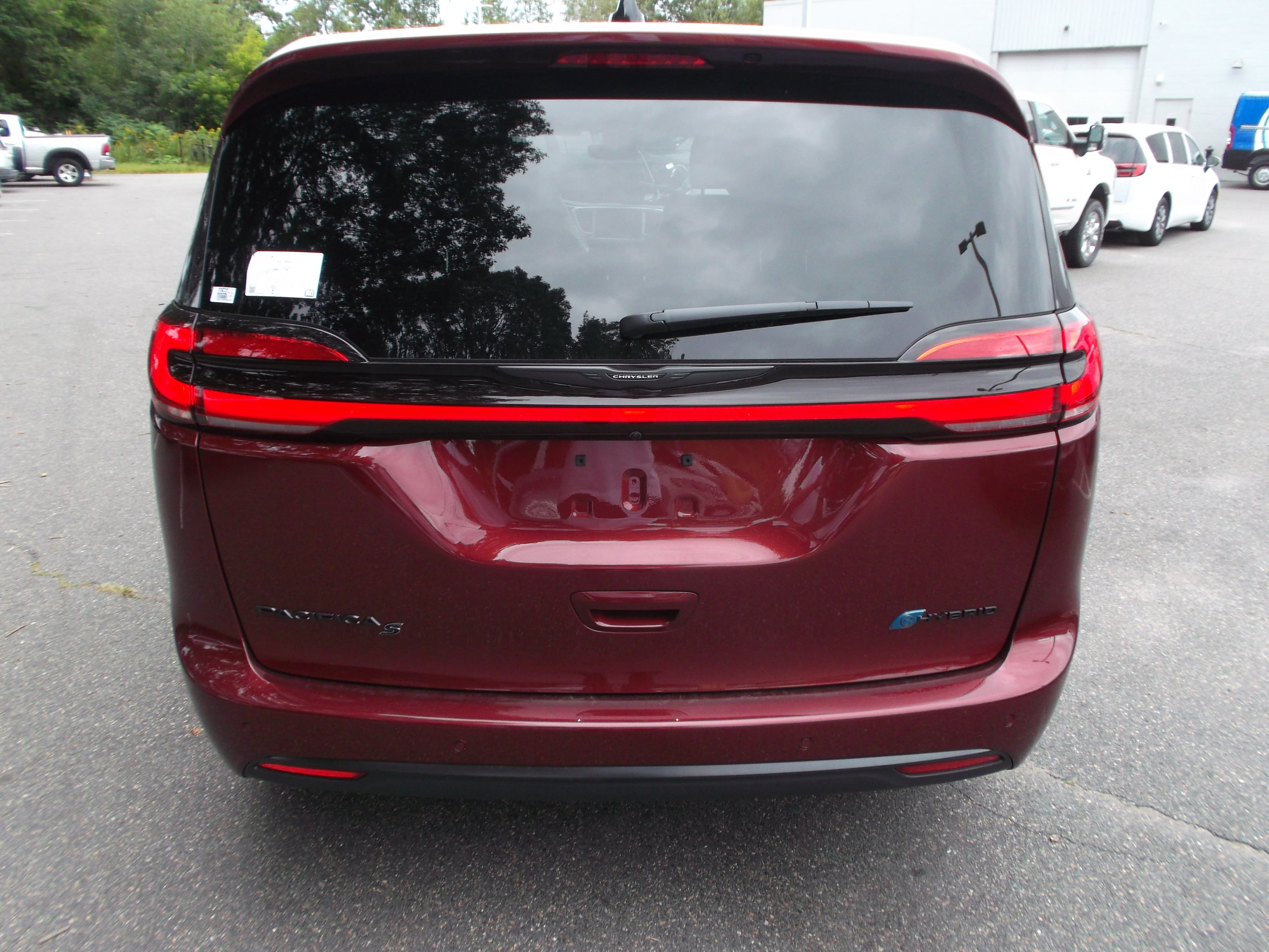 new 2023 Chrysler Pacifica Plug-In Hybrid car, priced at $54,675