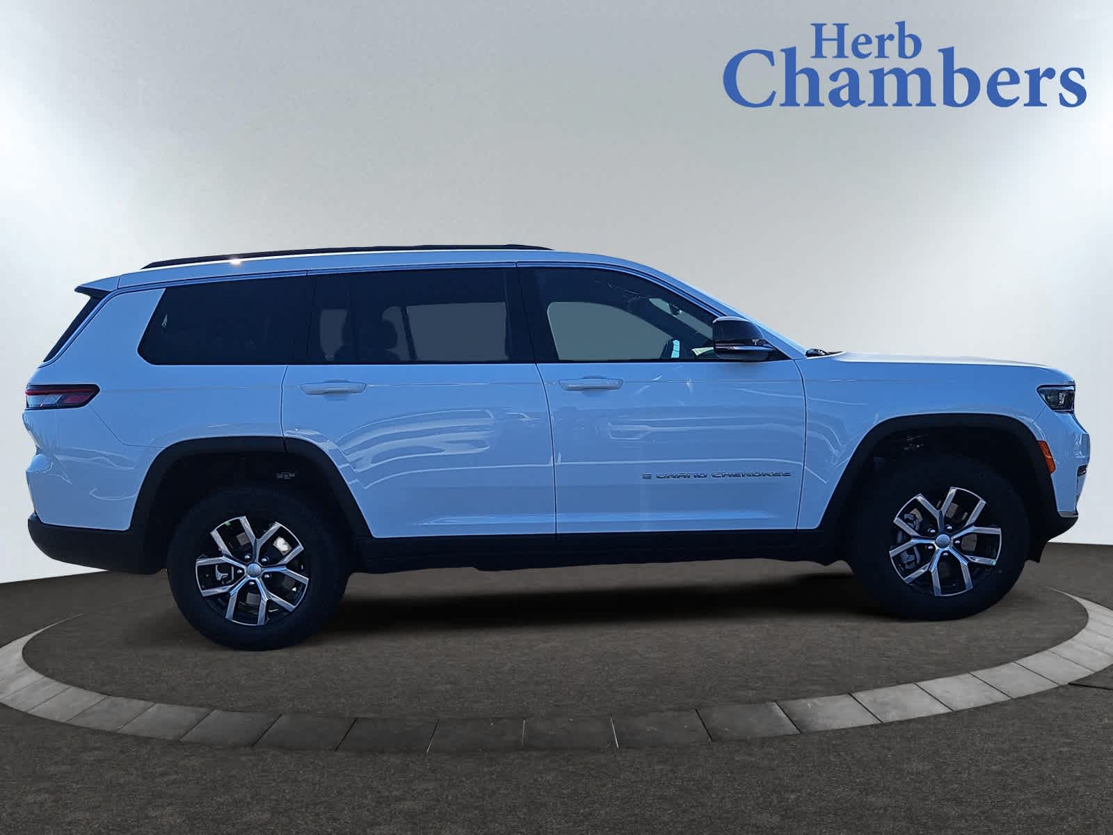 new 2025 Jeep Grand Cherokee car, priced at $48,364