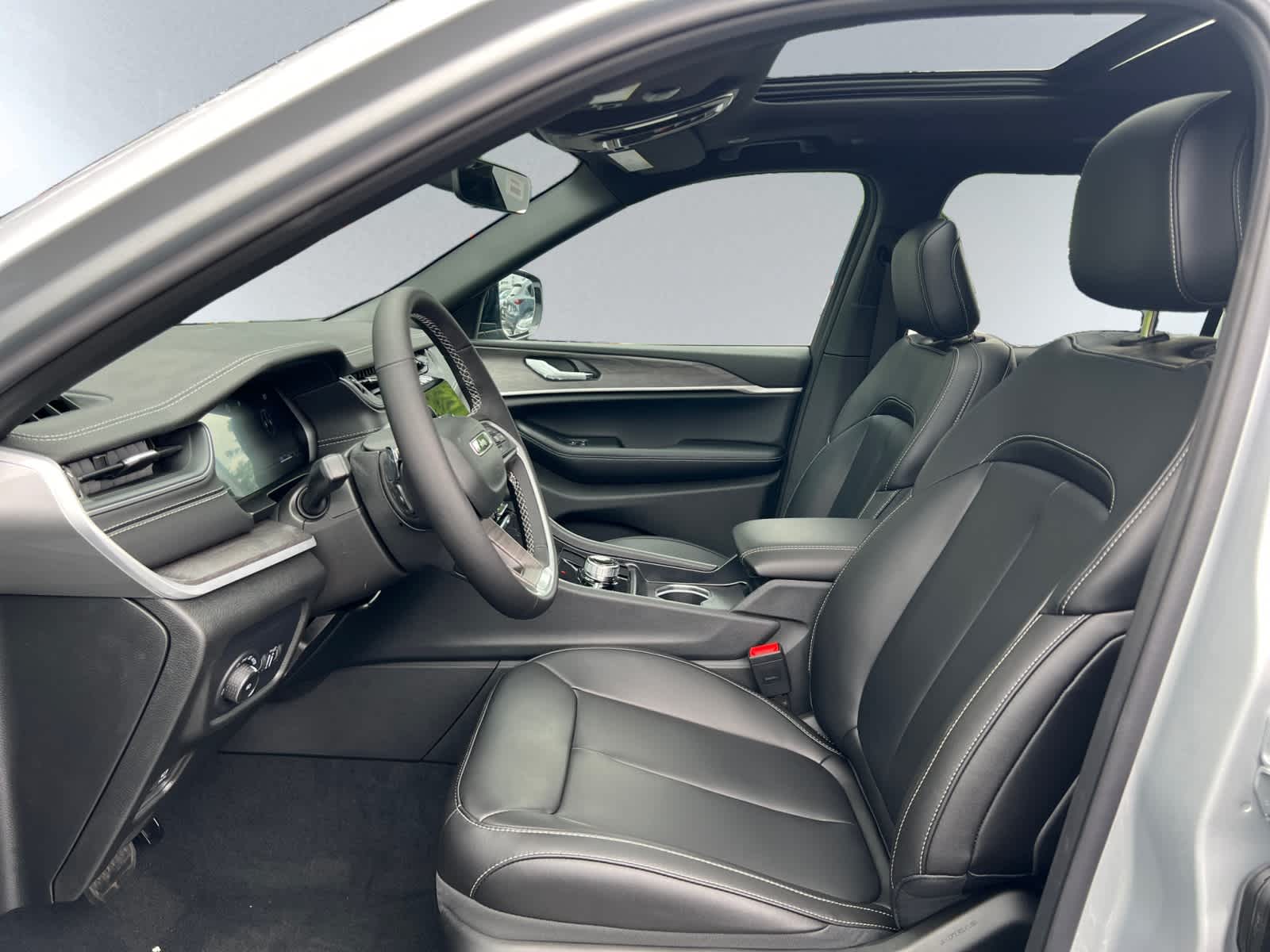 new 2025 Jeep Grand Cherokee car, priced at $50,110