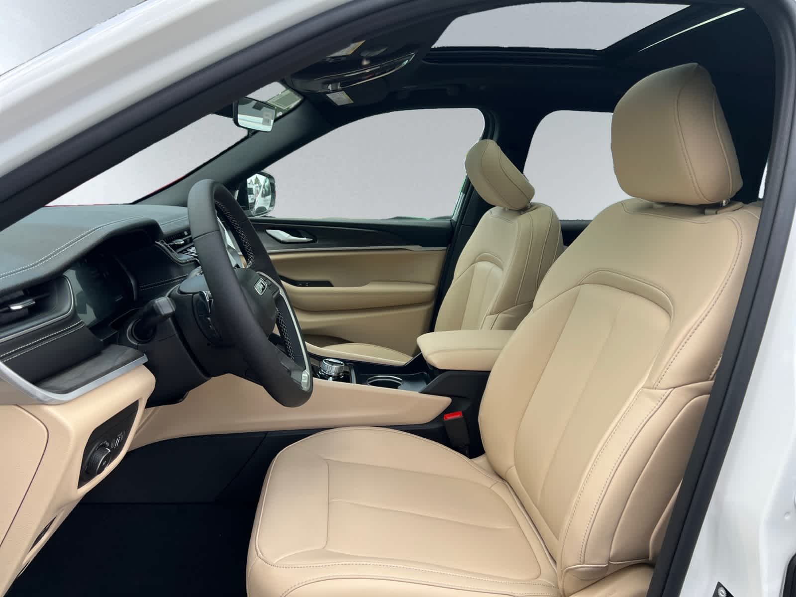 new 2025 Jeep Grand Cherokee car, priced at $49,415