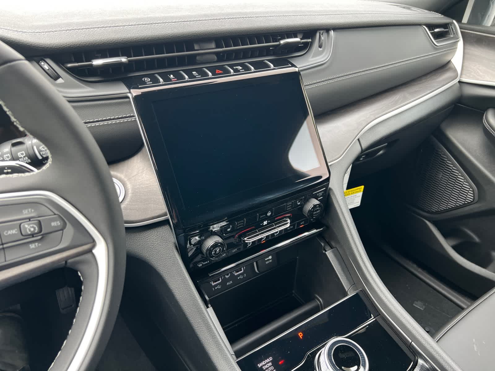 new 2025 Jeep Grand Cherokee car, priced at $48,010