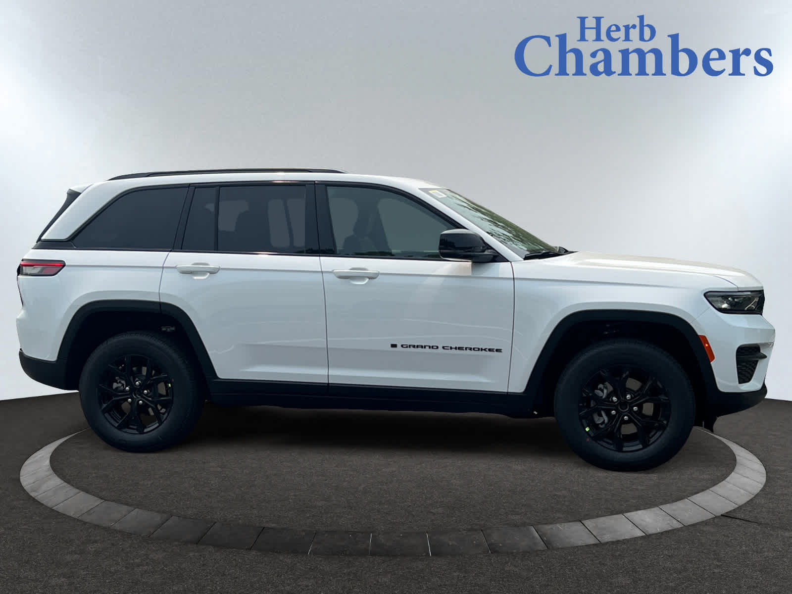 new 2025 Jeep Grand Cherokee car, priced at $44,135