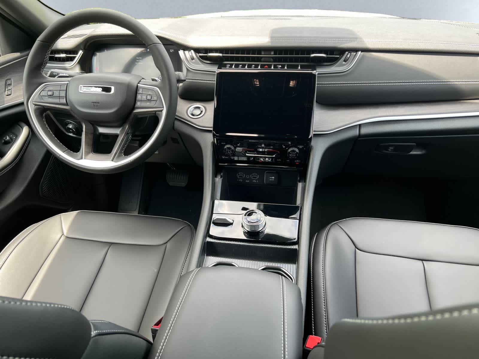 new 2025 Jeep Grand Cherokee car, priced at $48,010