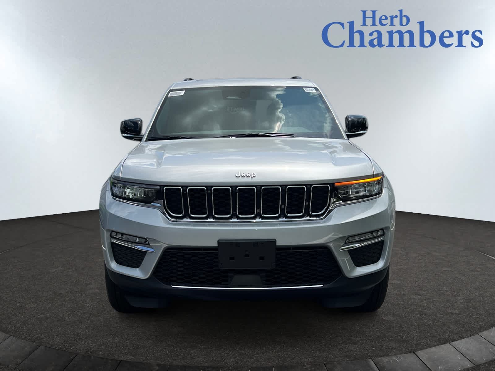 new 2025 Jeep Grand Cherokee car, priced at $48,010