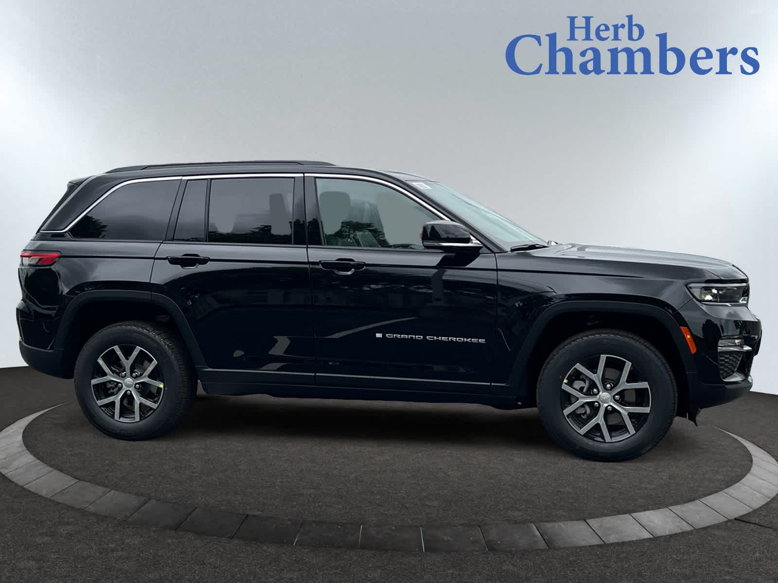 new 2025 Jeep Grand Cherokee car, priced at $48,010
