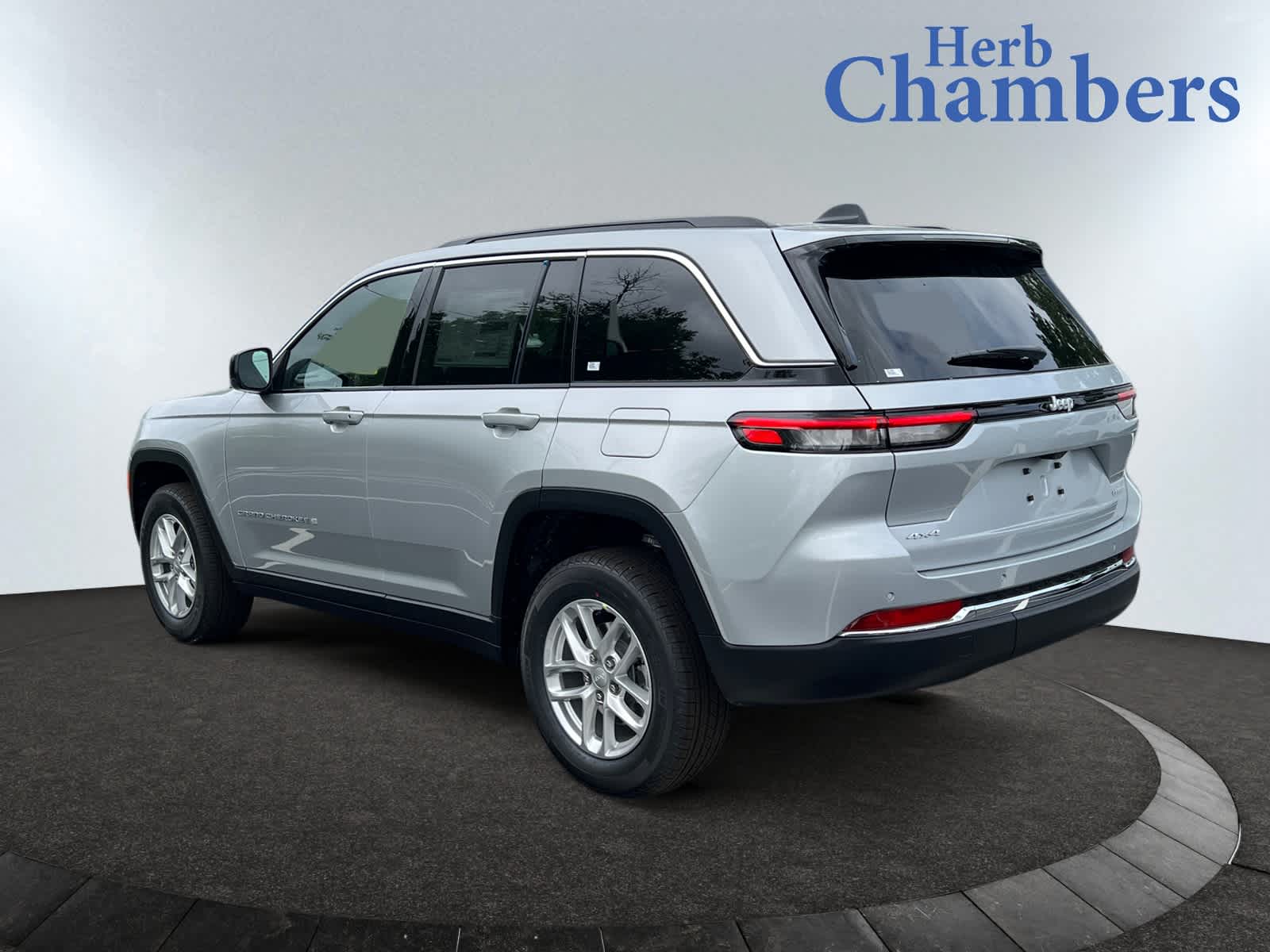 new 2025 Jeep Grand Cherokee car, priced at $42,375