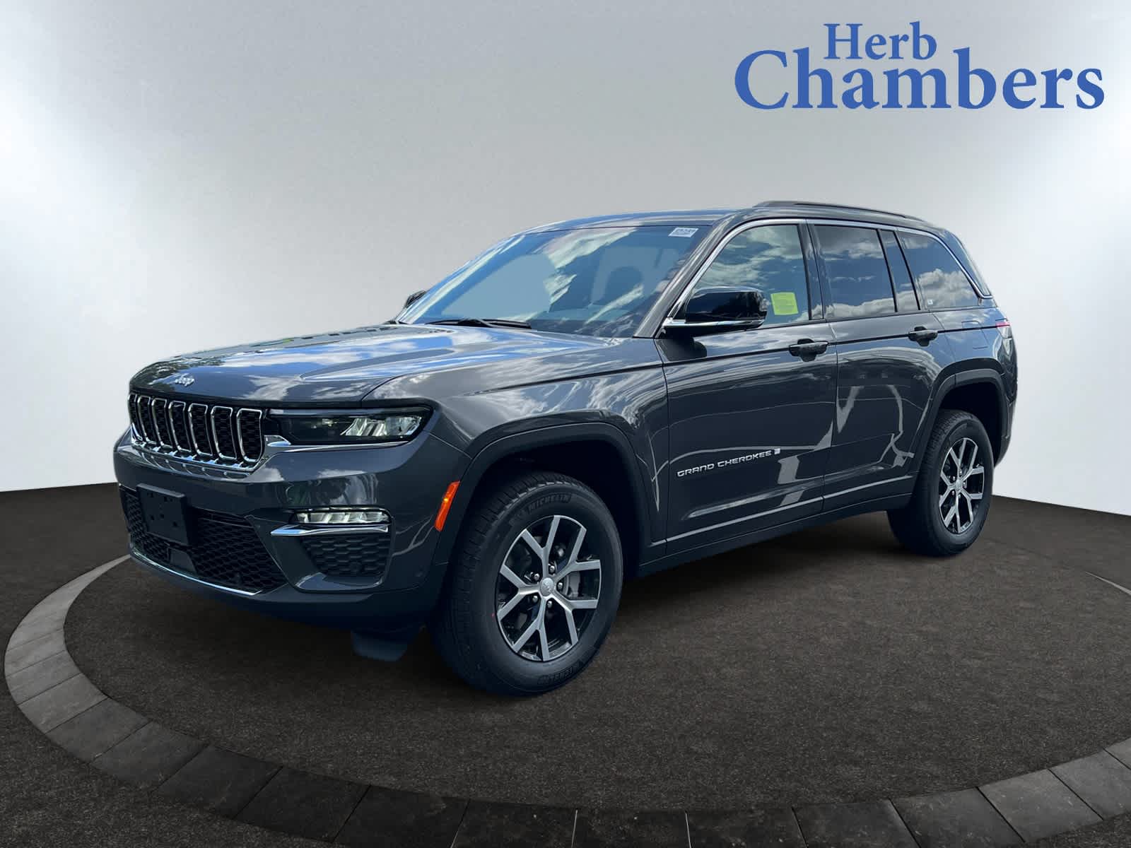 new 2025 Jeep Grand Cherokee car, priced at $50,935