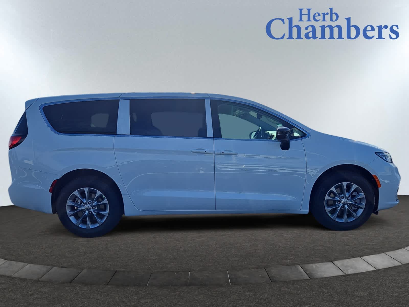 new 2024 Chrysler Pacifica car, priced at $46,495