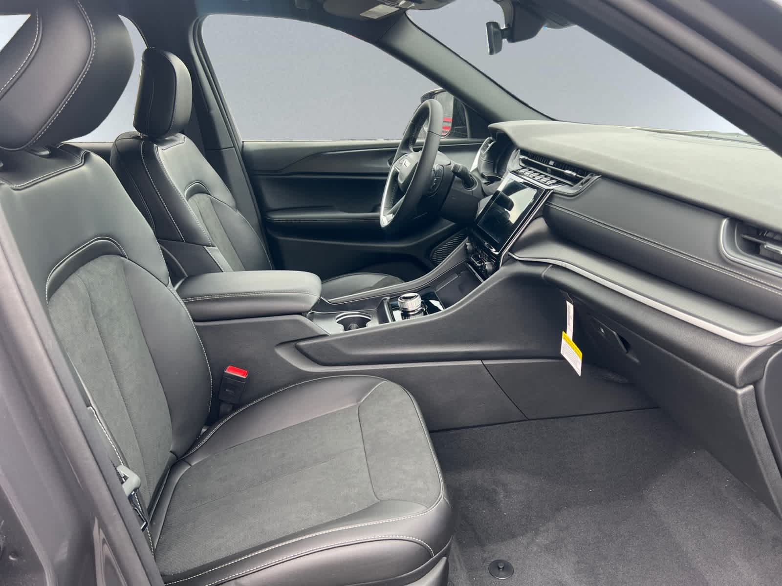 new 2025 Jeep Grand Cherokee car, priced at $44,230