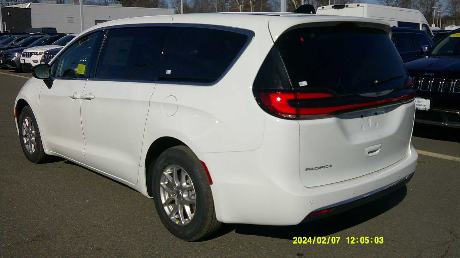 new 2024 Chrysler Pacifica car, priced at $44,345