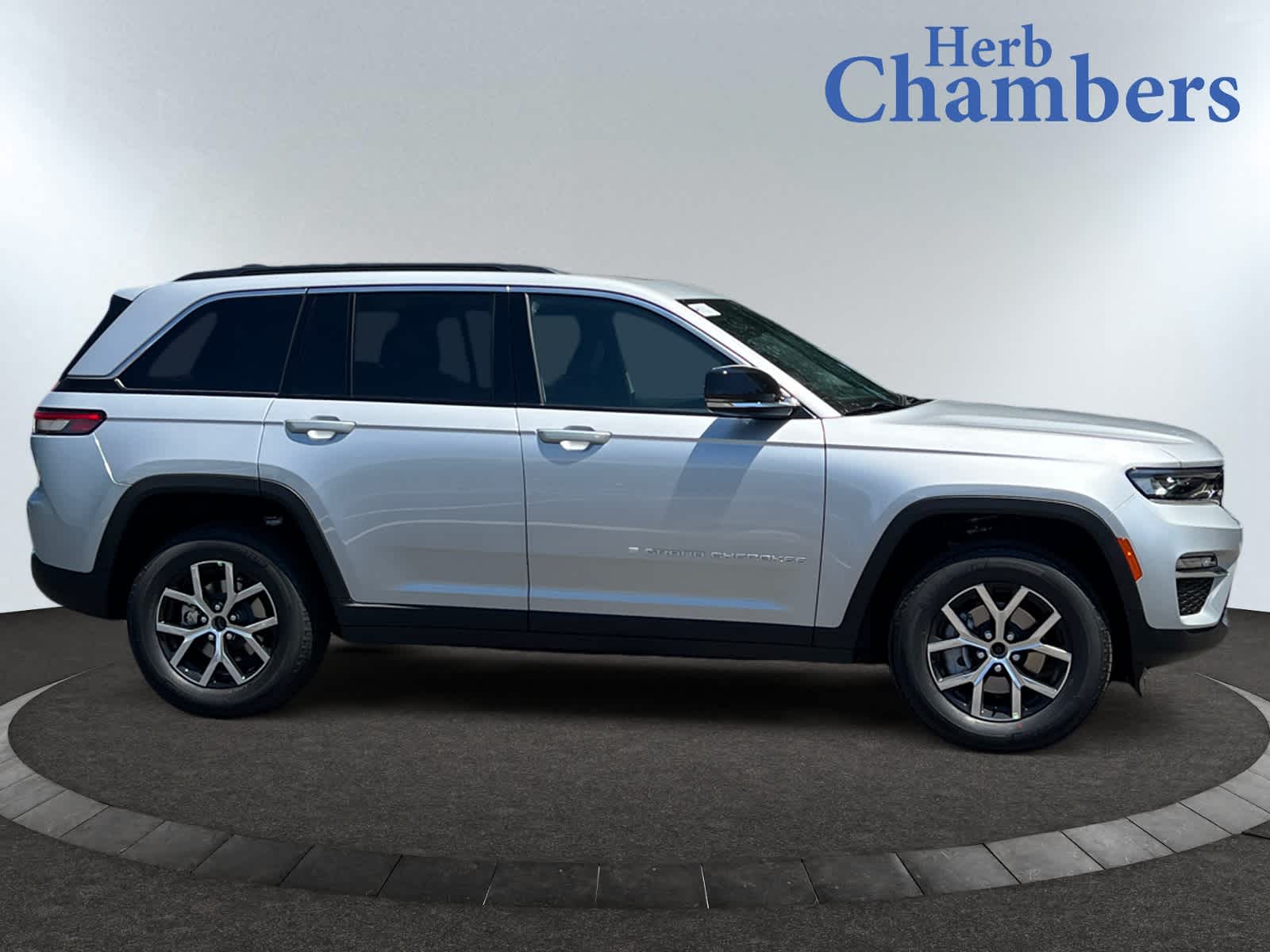 new 2025 Jeep Grand Cherokee car, priced at $49,005